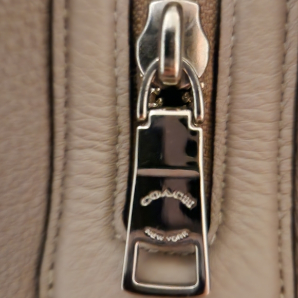 Coach Women's Lexy Taupe Leather Shoulder Bag. EUC - Picture 5 of 15